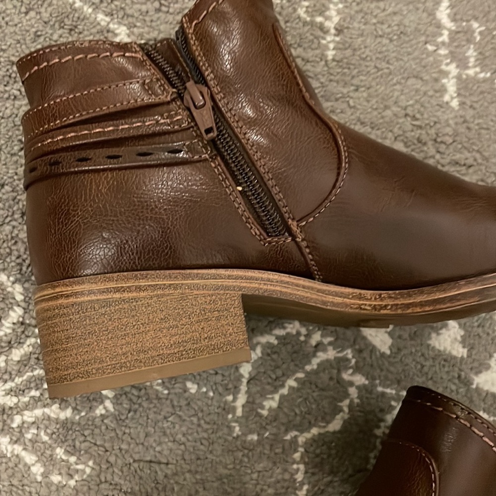 Baretraps Medley Brown comfy ankle booties - Picture 5 of 13